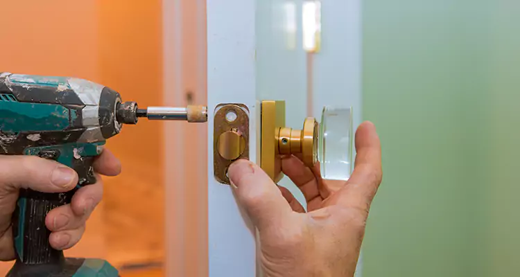 Broken Door Knob Fix in San Jose, CA